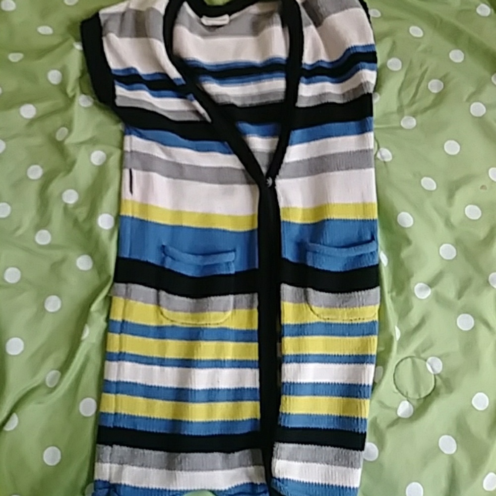 Short sleeve sweater